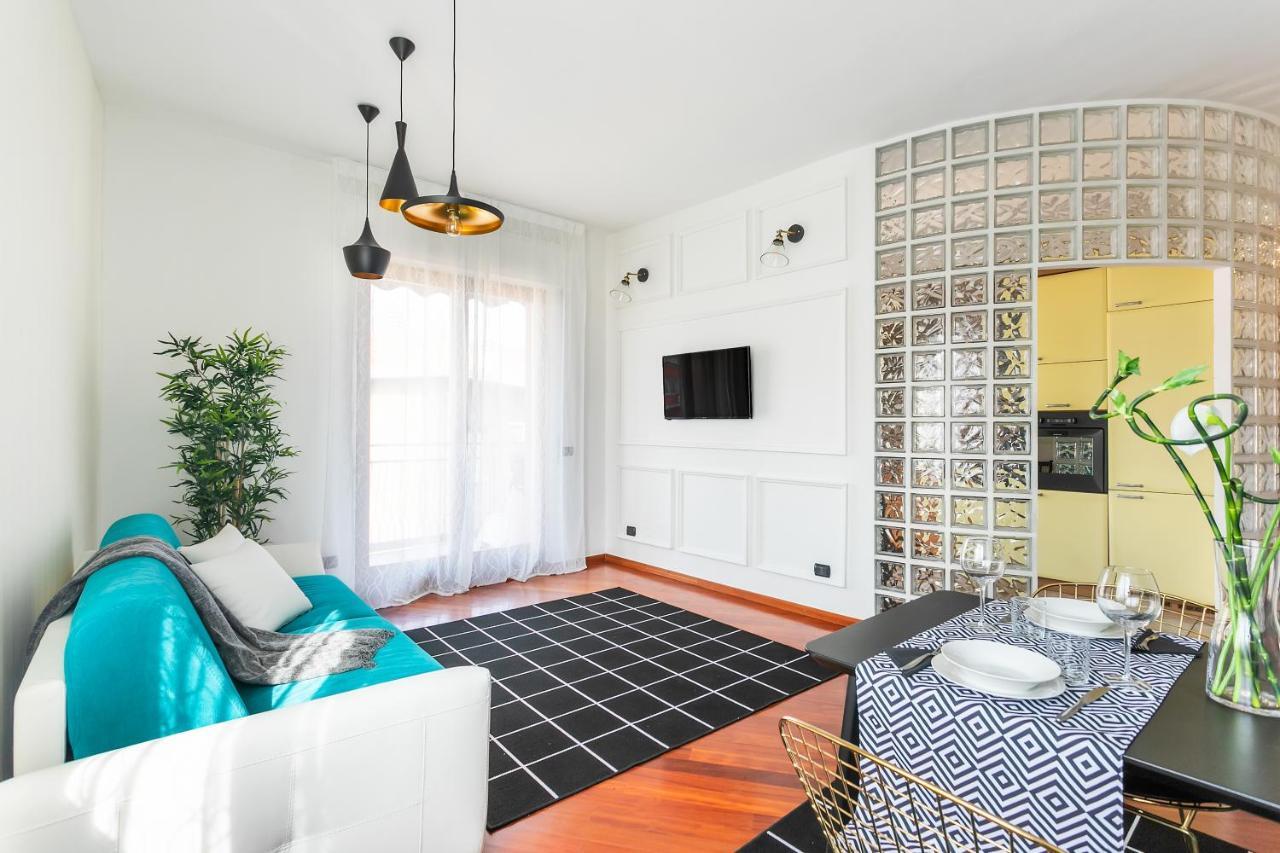 Santa Chiara Apartment By Myhomeinโกโม ภายนอก รูปภาพ