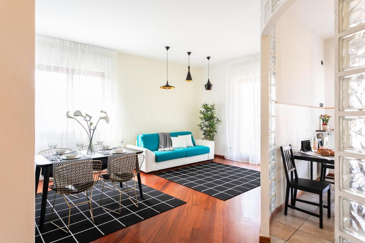 Santa Chiara Apartment By Myhomeinโกโม ภายนอก รูปภาพ