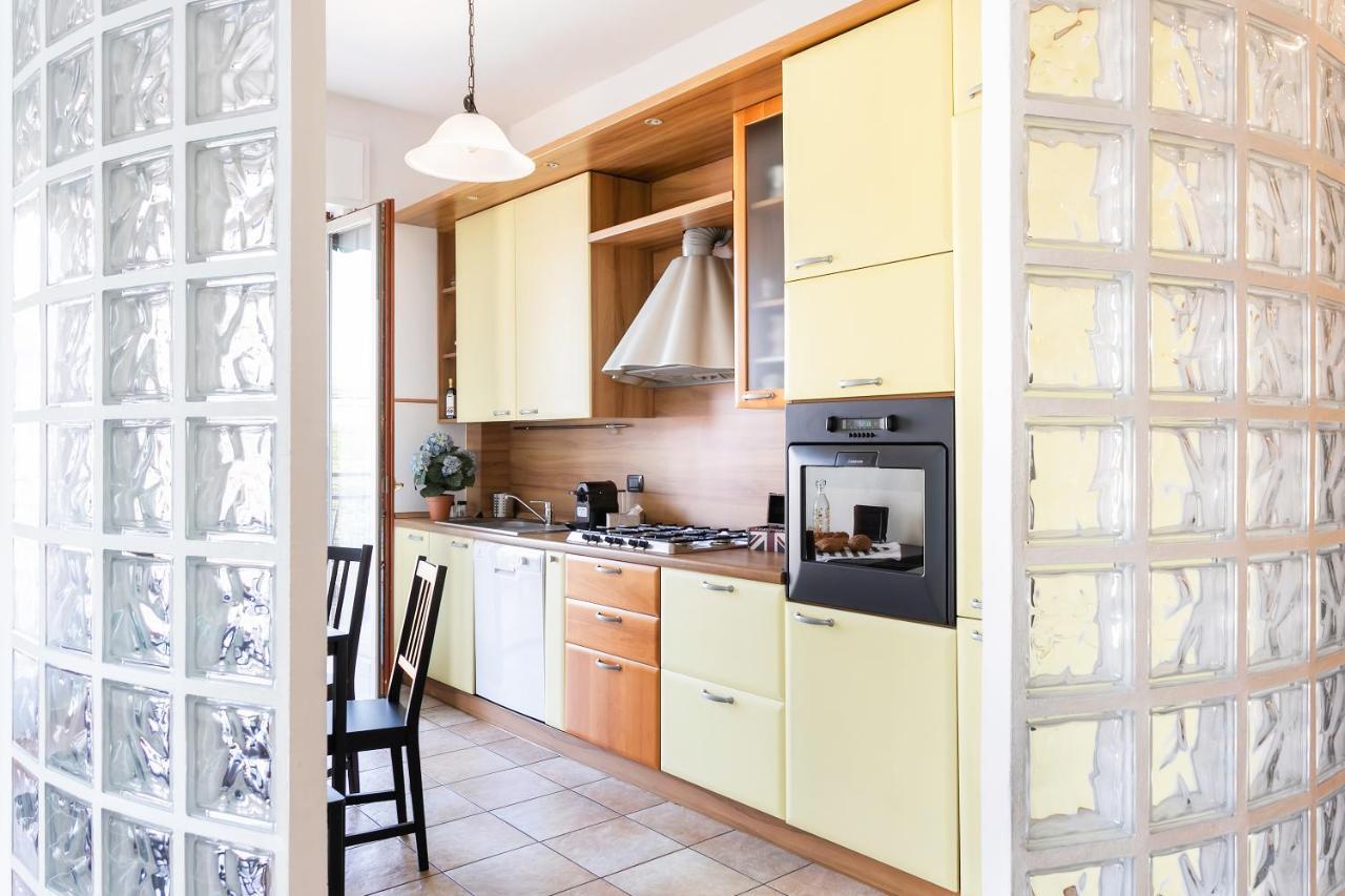 Santa Chiara Apartment By Myhomeinโกโม ภายนอก รูปภาพ
