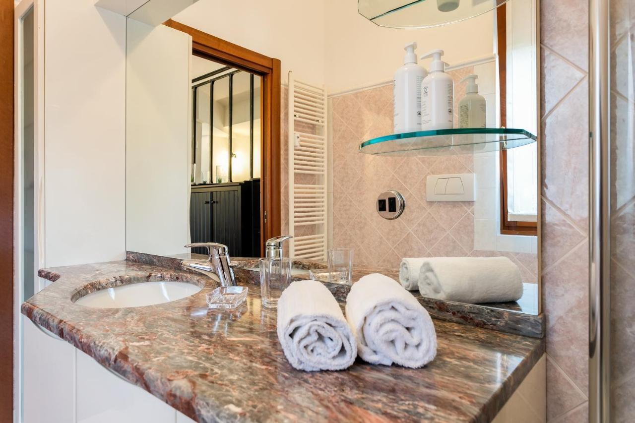 Santa Chiara Apartment By Myhomeinโกโม ภายนอก รูปภาพ